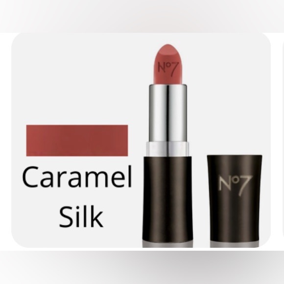*** LAST ONE *** New Boots No7 Moisture Drench Lipstick Carmel Silk 680 - Picture 2 of 6